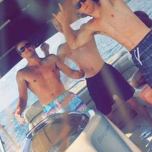 Meet your Posher, Hunter